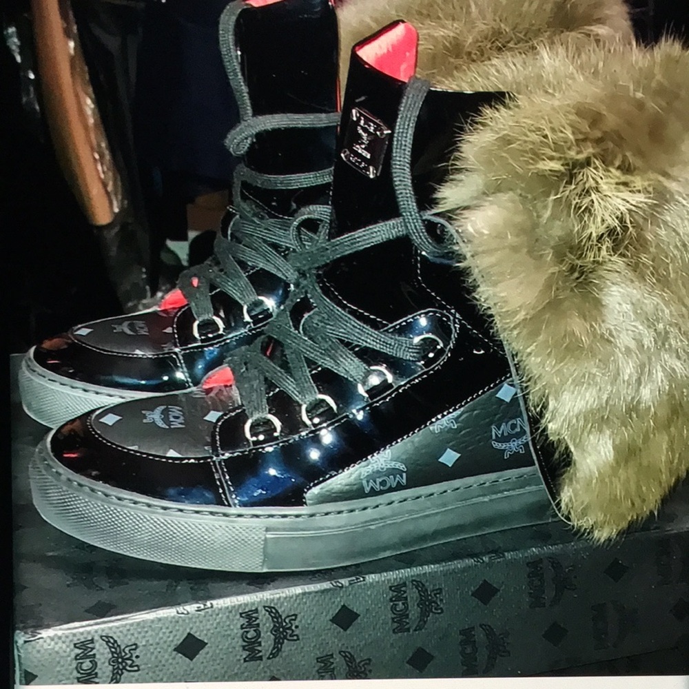 MCM EUC IN BOX BLACK PATENT N LEATHER REAL FUR LINED HIGH TOP SNEAKER EU…